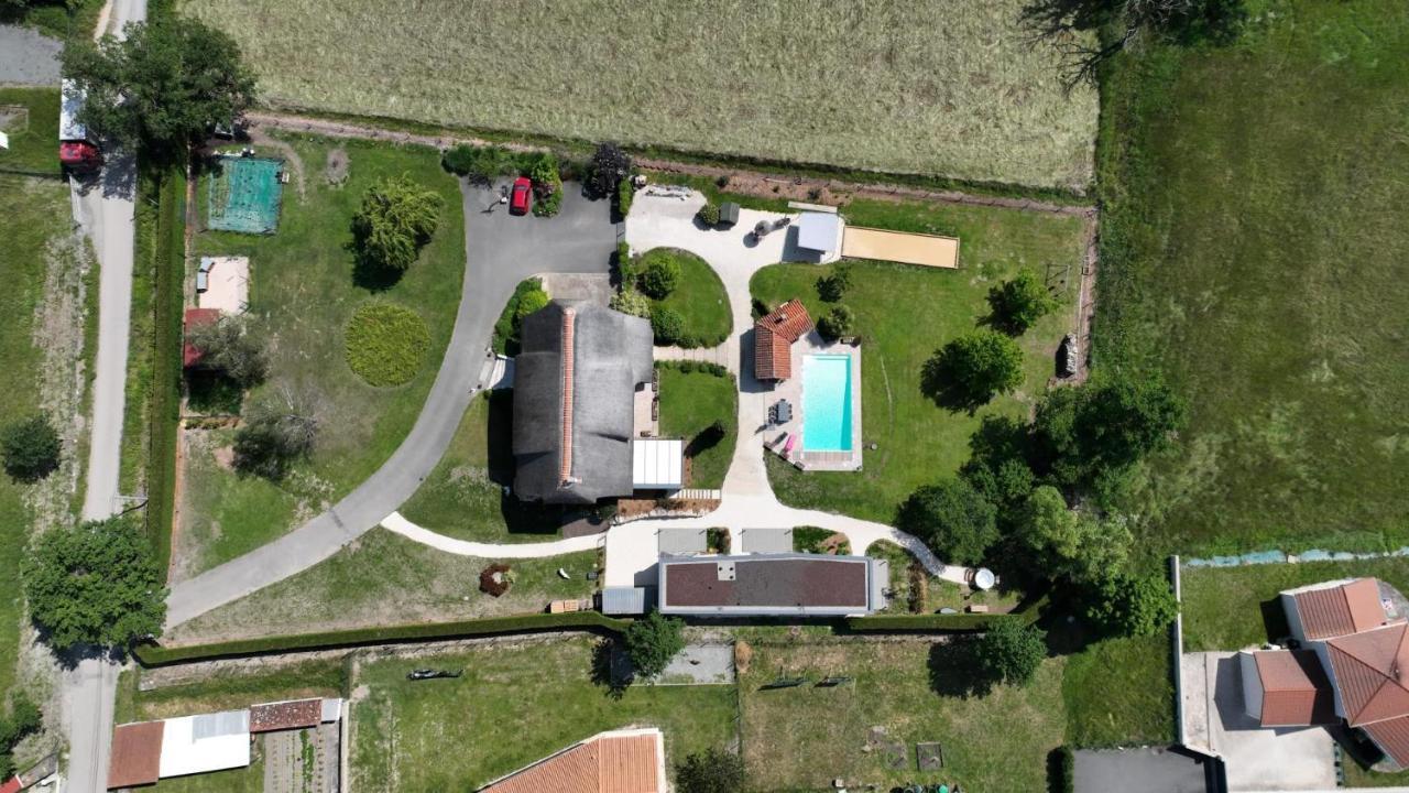 Bed and Breakfast La Cle Des Chaumes à Boisset-lès-Montrond Extérieur photo