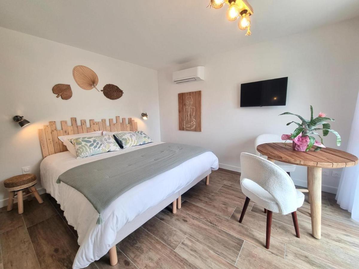 Bed and Breakfast La Cle Des Chaumes à Boisset-lès-Montrond Extérieur photo