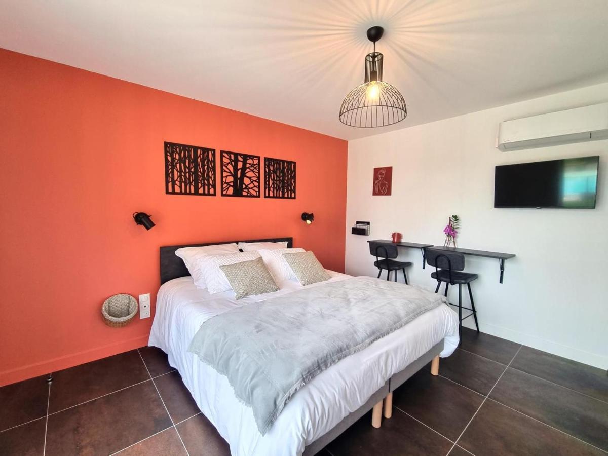 Bed and Breakfast La Cle Des Chaumes à Boisset-lès-Montrond Extérieur photo
